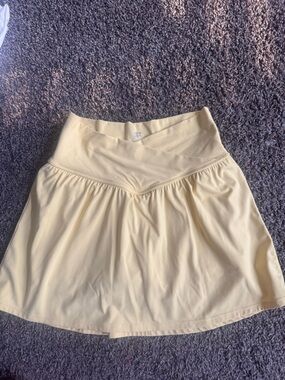 JoyLab Pale Yellow athletic Skirt with V  Waist sz Xs